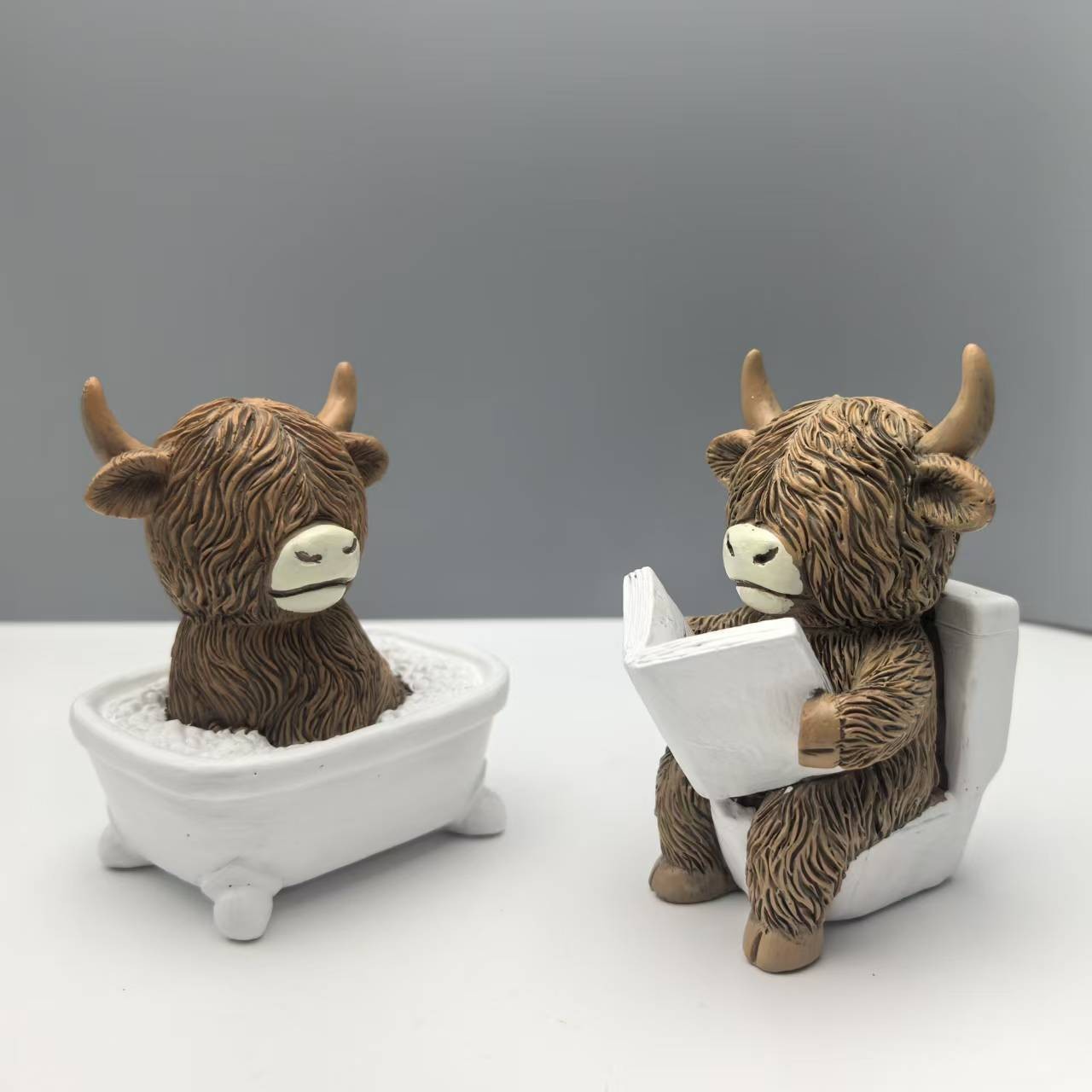 Home Of The Year Bathroom - Милые шотландские фигурки коровы из смолы,